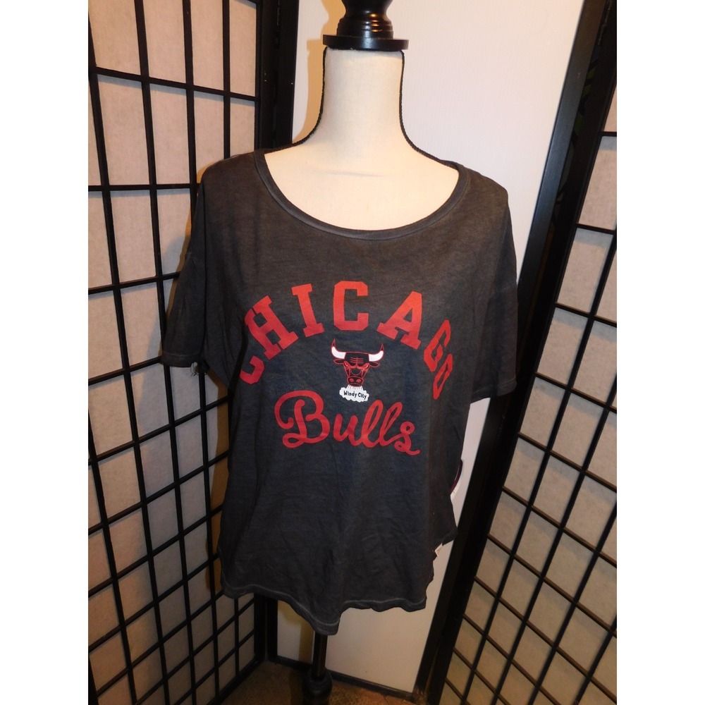 NEW Touch Alyssa Milano Hardwood Classics Womens Chicago Bulls Shirt Large
